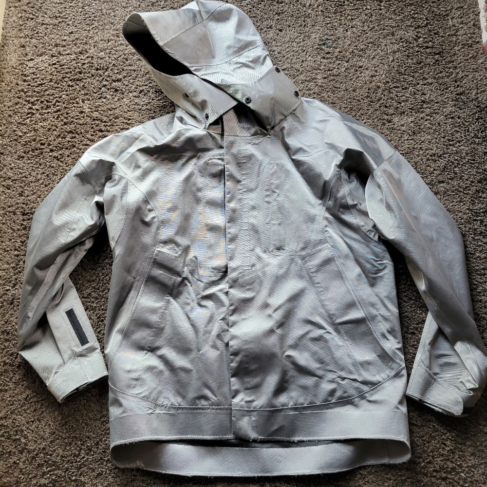 PUMA X HUSSEIN CHALAYAN  SPACE PERFORMANCE JACKET REFLECTIVE SILVER MEN'S LARGE